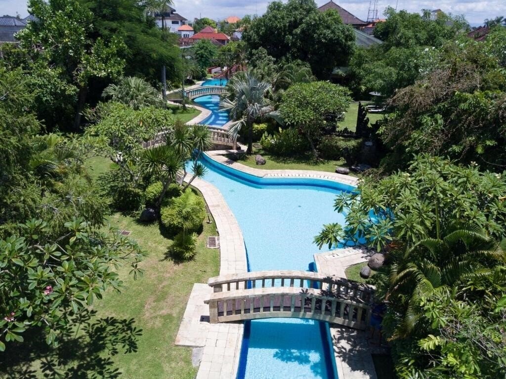 Отель The Cakra Hotel 3*