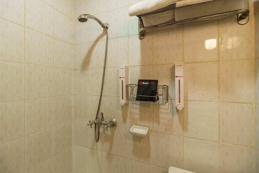 Фотографія Reddoorz @ Jalan Jaksa 2*