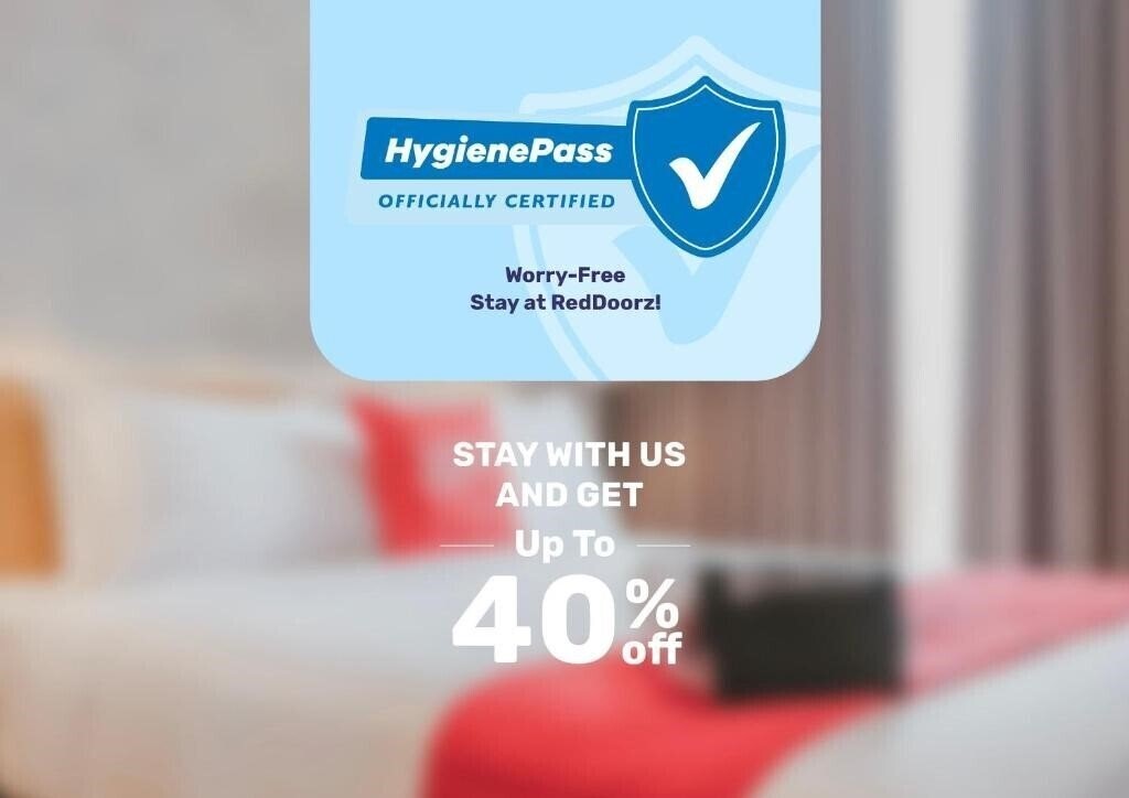 Отель Reddoorz @ Radio Dalam 2*