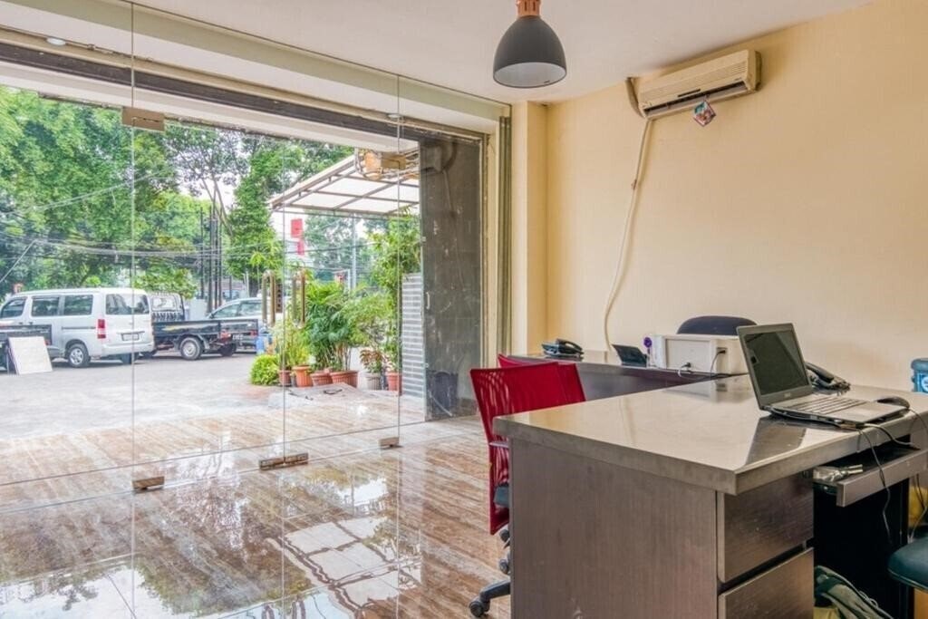 Изображение Reddoorz @ Tebet Barat 2 2*