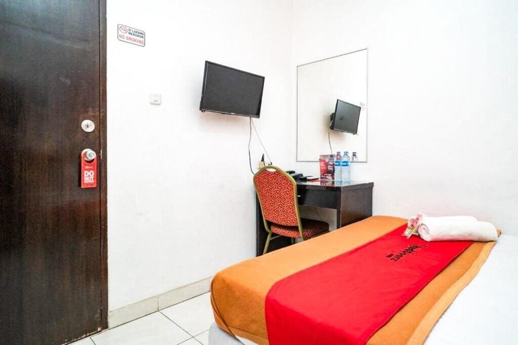 Зображення Reddoorz Plus @ Pasar Baru 2*
