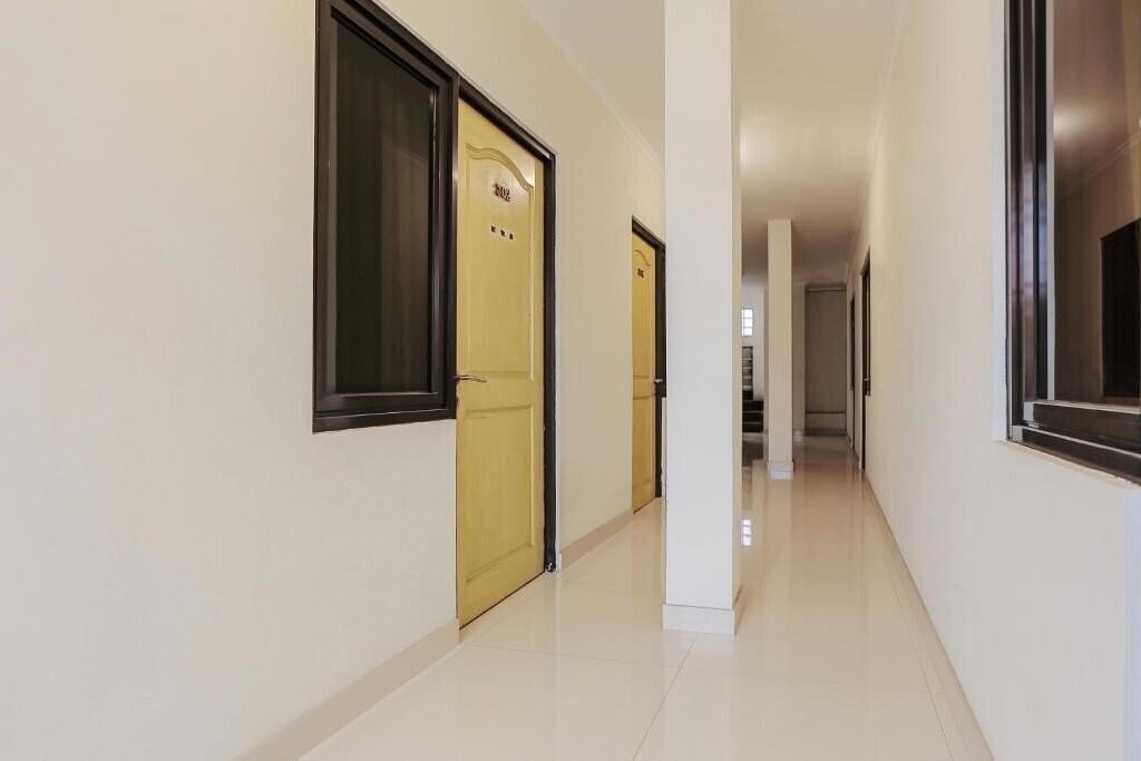 Фотография Oyo 141 Fatmawati Cozy Residence 2*