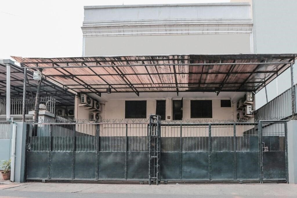 Картинка Oyo 141 Fatmawati Cozy Residence 2*