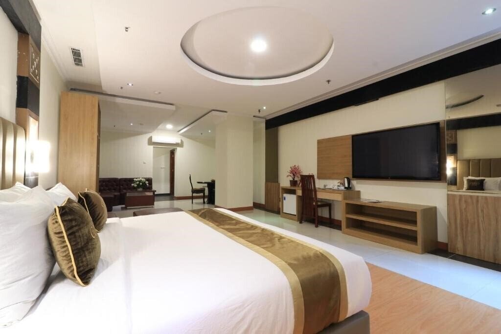 Отель Coins Hotel 3*