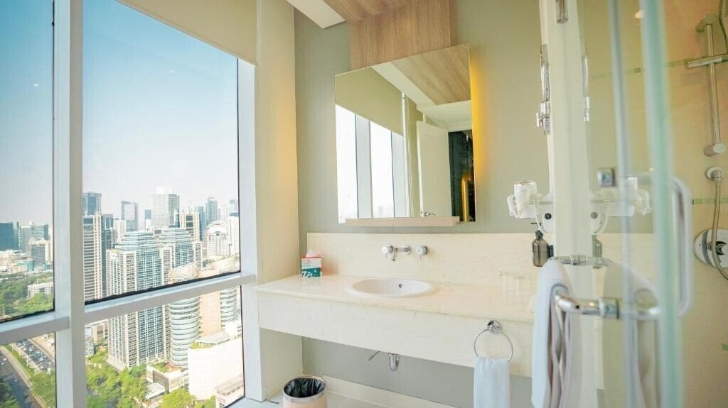 Отель Harris Suites Fx Sudirman 4*