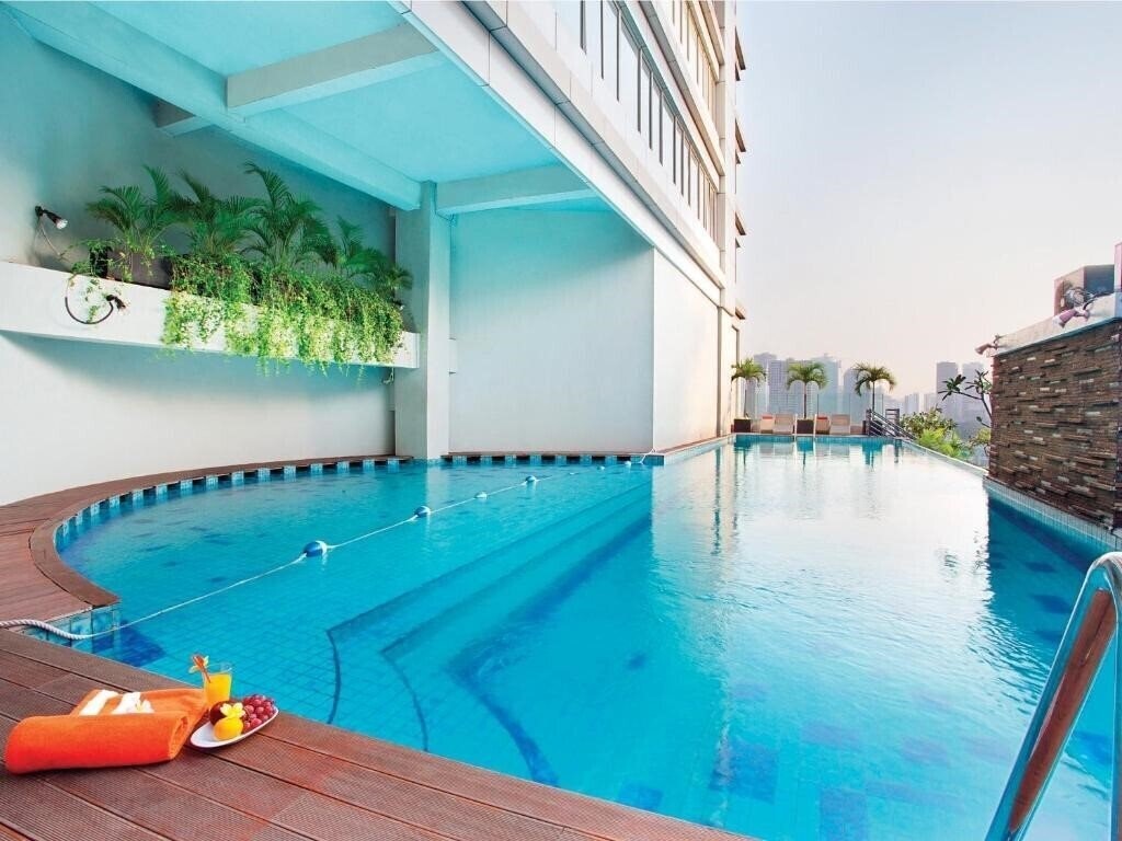 Фото Harris Suites Fx Sudirman 4*