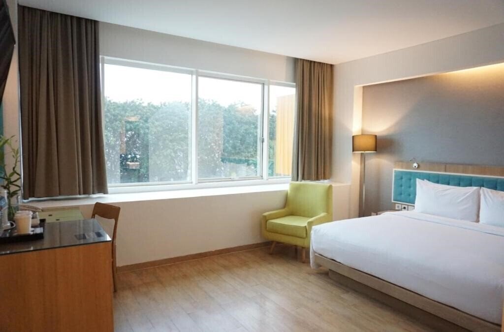 Фото Hotel Santika Kelapa Gading 3*