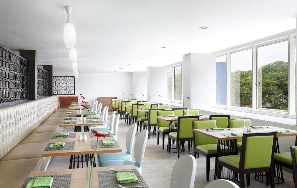 Изображение Hotel Santika Kelapa Gading 3*