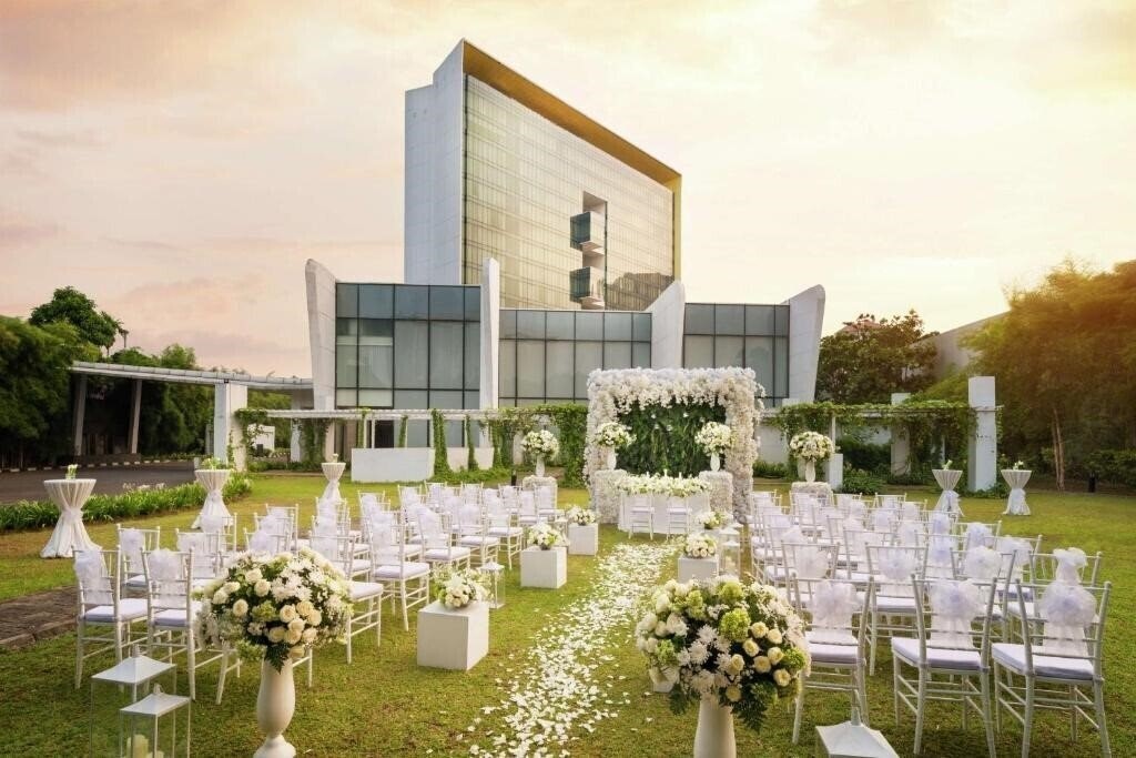 Картинка DoubleTree by Hilton Jakarta Diponegoro 5*