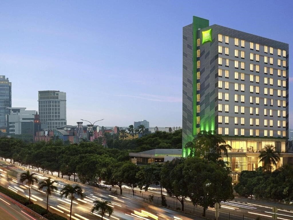 Отель Ibis Styles Jakarta Simatupang 3*