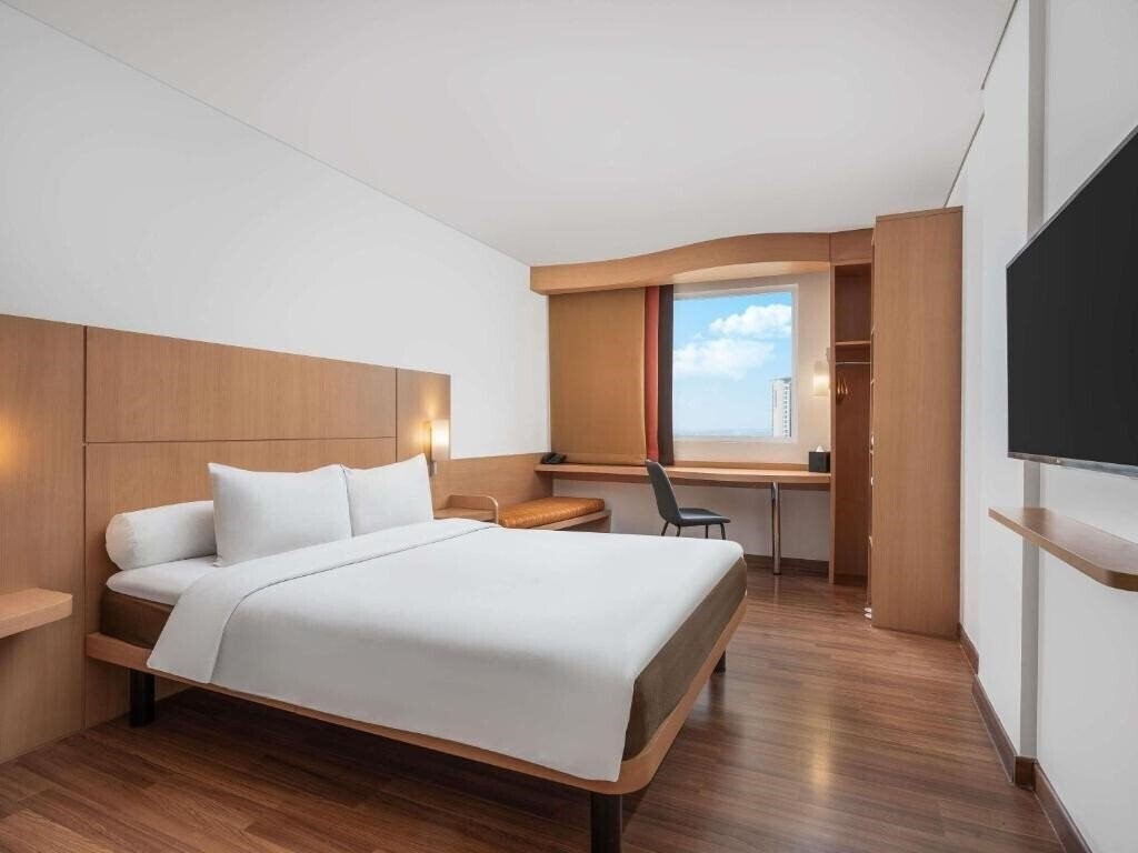 Фото Ibis Gading Serpong 3*