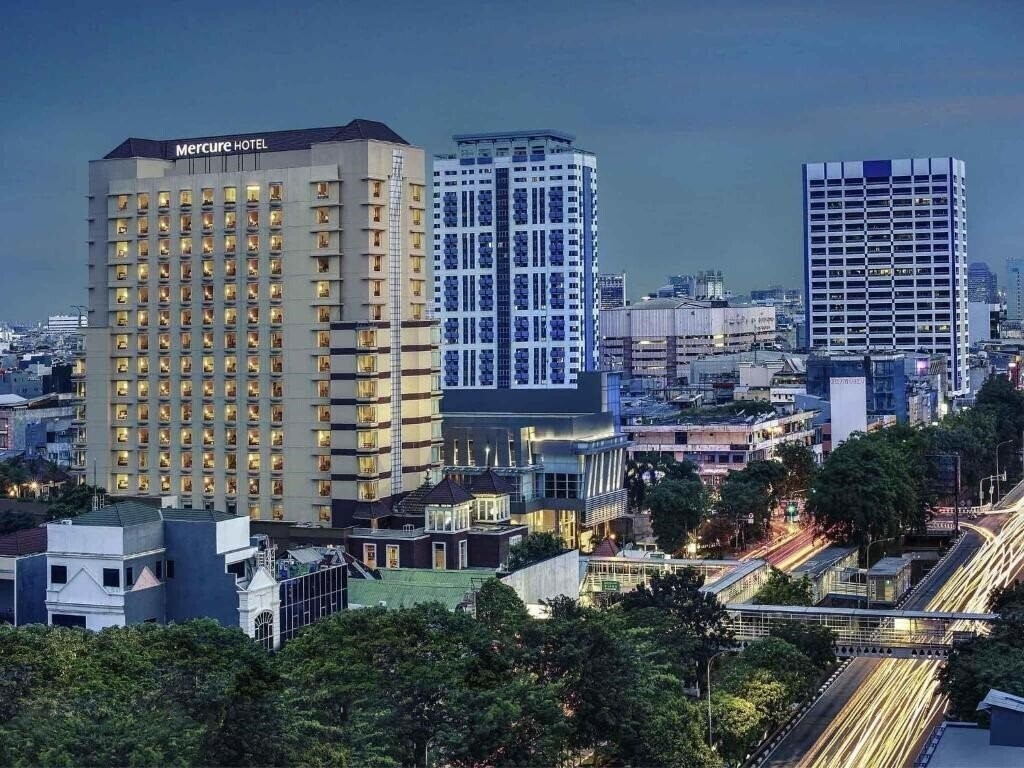 Готель Mercure Jayakarta Kota 4*