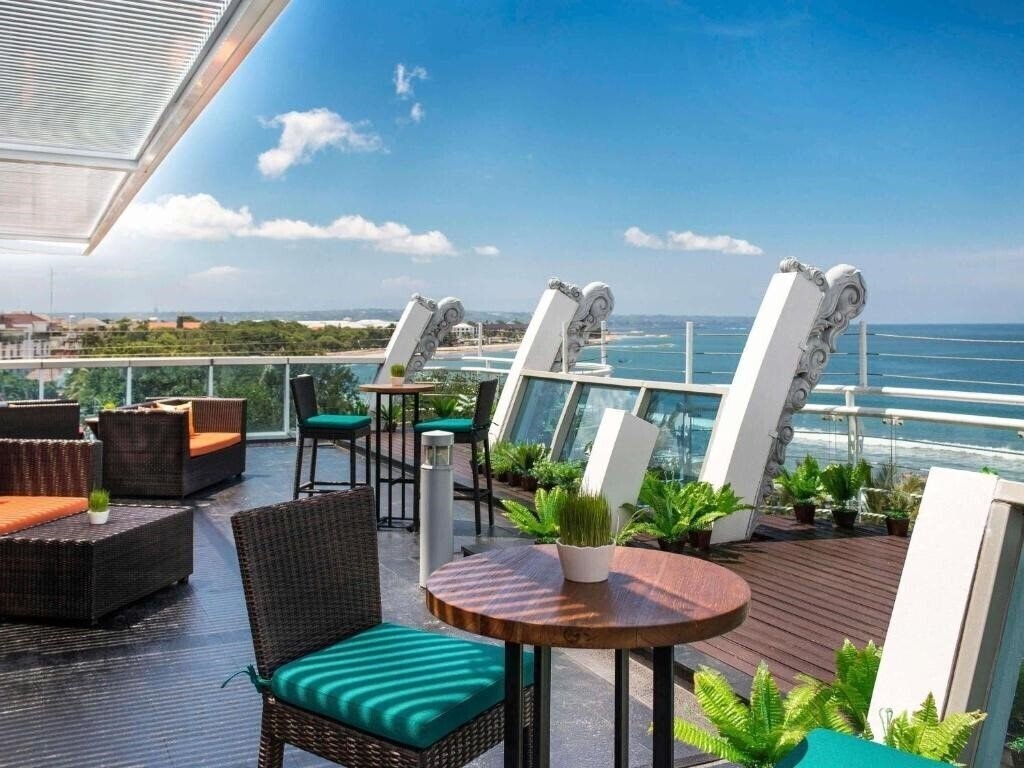 Готель The Kuta Beach Heritage Resort 5*