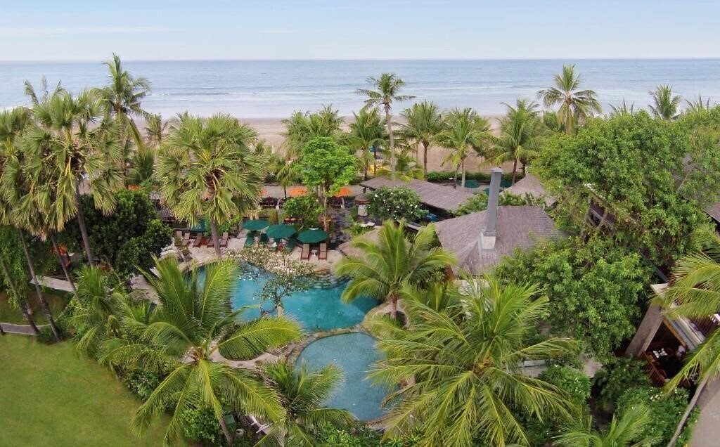 Готель Legian Beach 4*