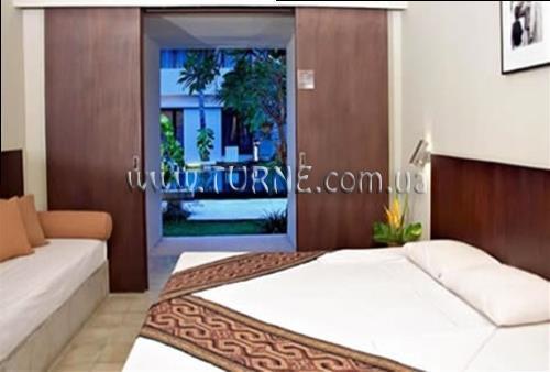 Фотография RedDoorz Plus Near Kuta Square (ex. The Oasis Kuta) 3*