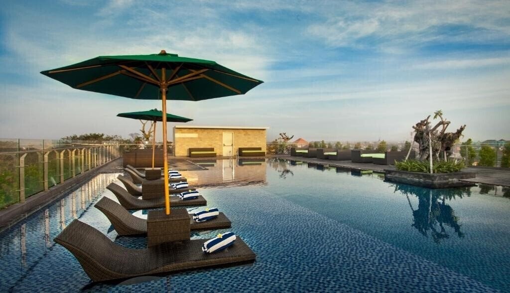 Готель H Sovereign Bali 4*