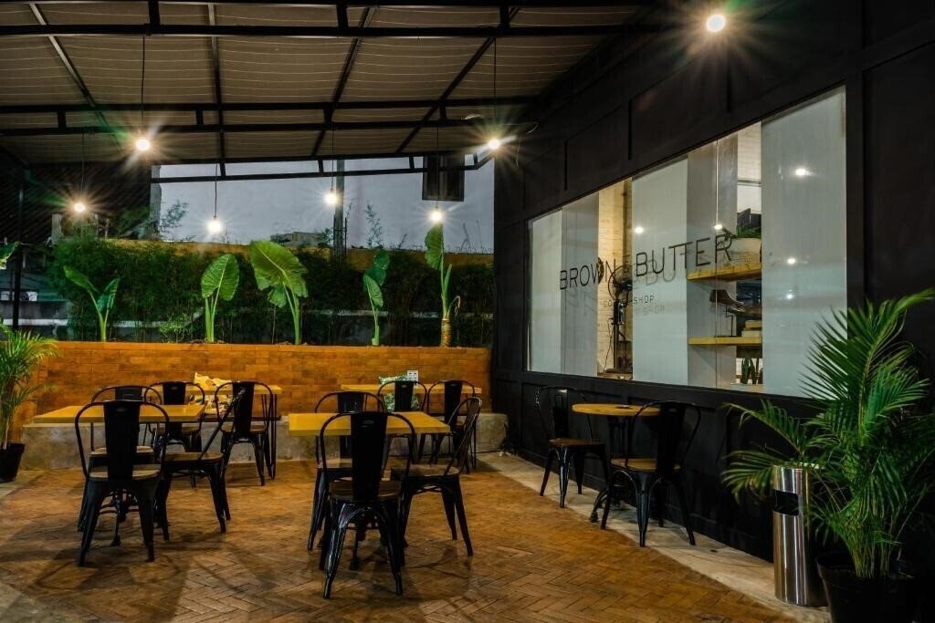Изображение Berry Biz Hotel Sunset Road 3*