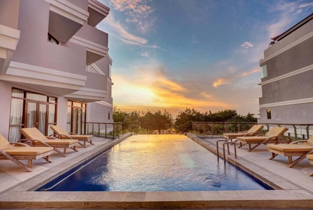 Готель Wyndham Garden Kuta Beach Bali 4*