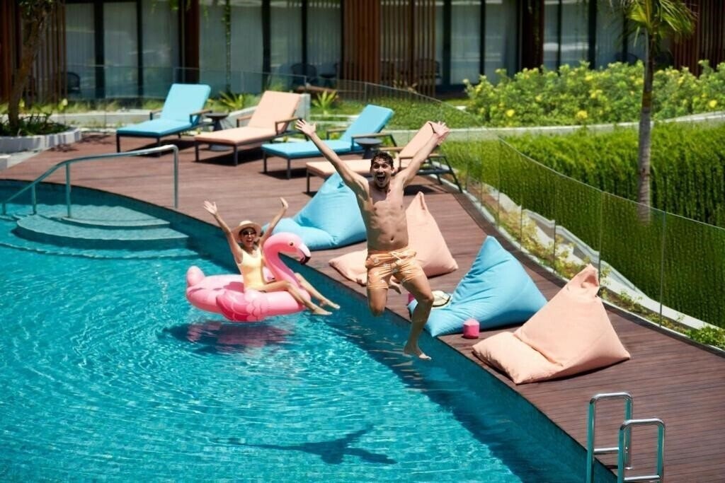 Отель Aloft Bali Kuta Beach Walk 4*