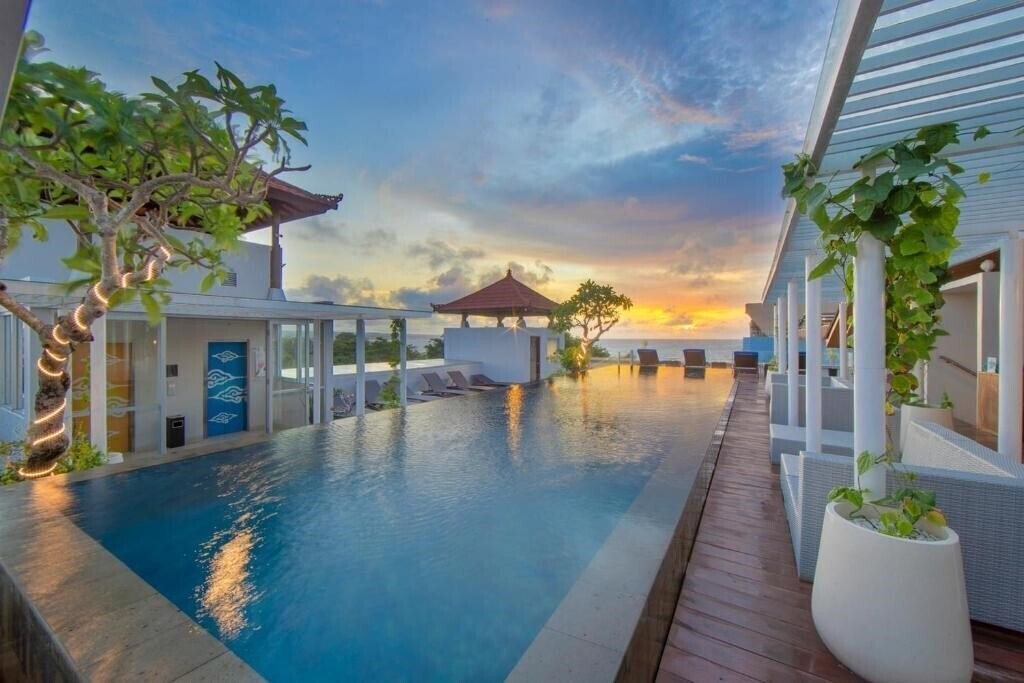 Готель Kuta Beach Hotel 4*