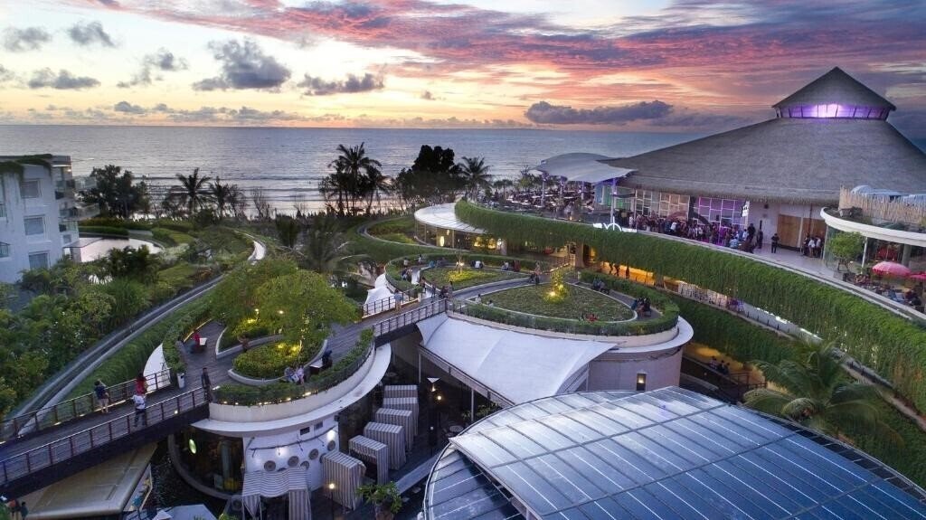 Отель Yello Kuta Beachwalk Bali 3*
