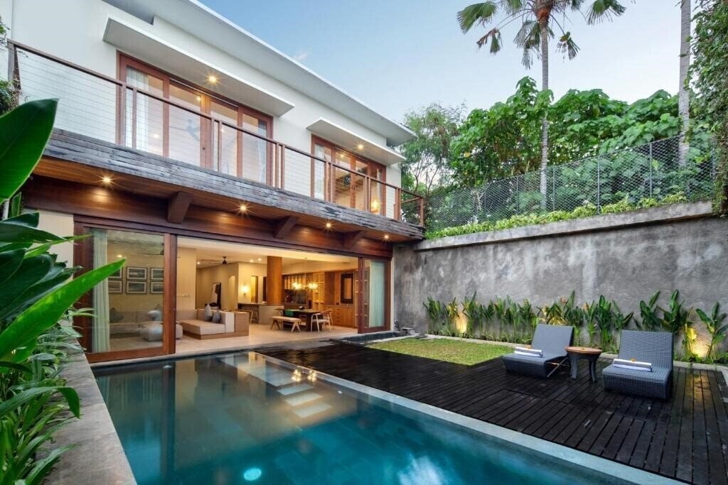 Отель Kolila Villa Seminyak + 4*