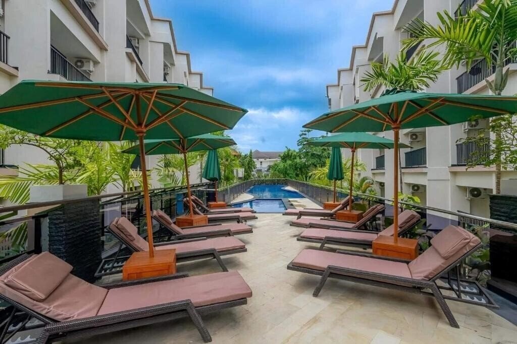 Отель Cross Vibe Paasha Atelier Bali Kuta 3*