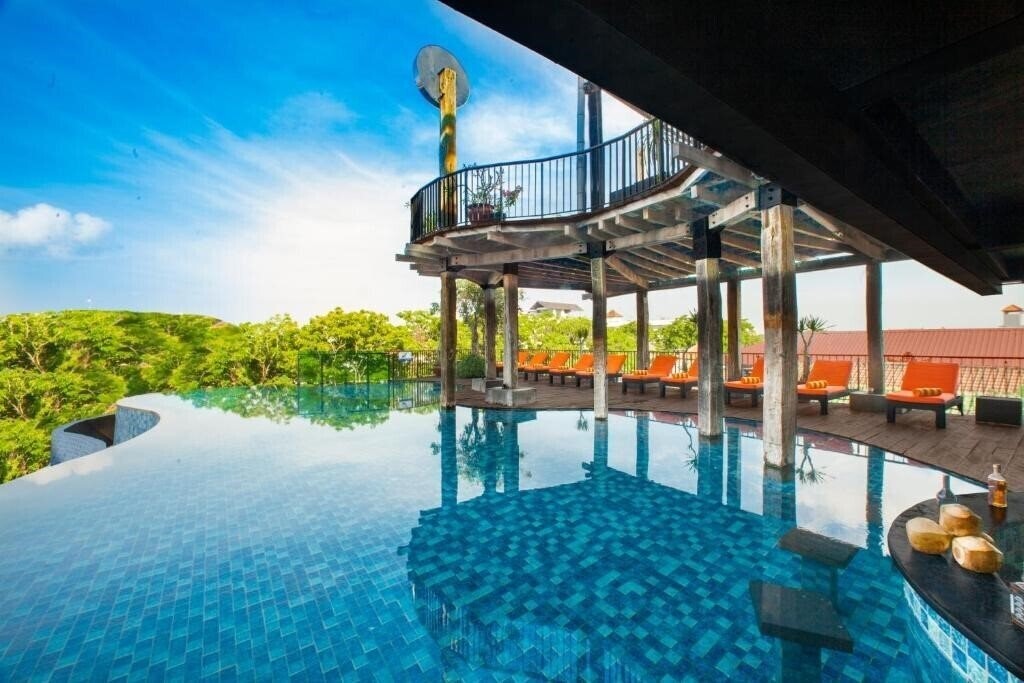 Отель Sun Island Hotel & SPA Legian 4*