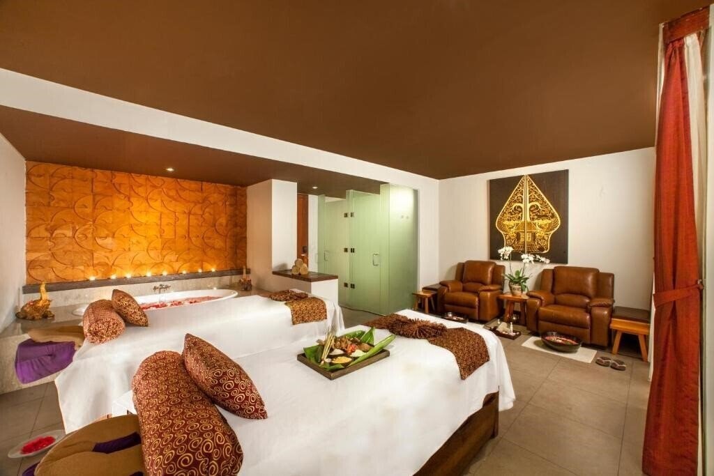 Фото Sun Island Hotel & SPA Legian 4*