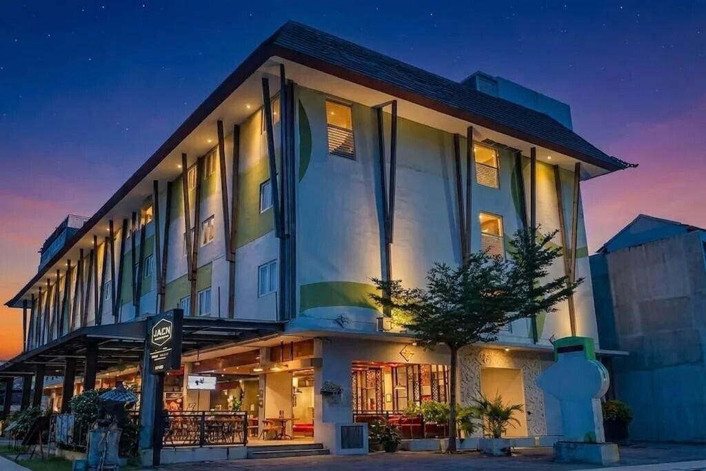 Отель Zest Hotel Legian 2*