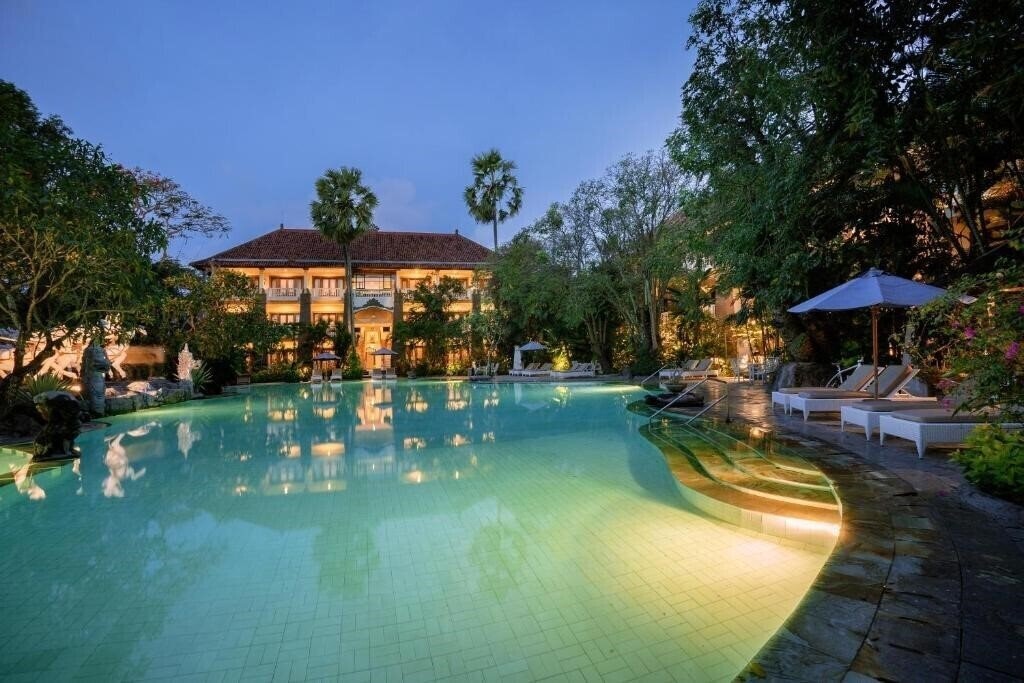 Готель Hotel Kumala Pantai 4*