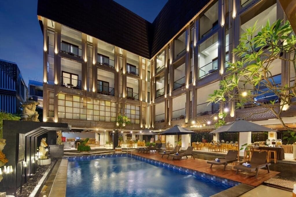 Отель Nadi Hotel Legian 3*