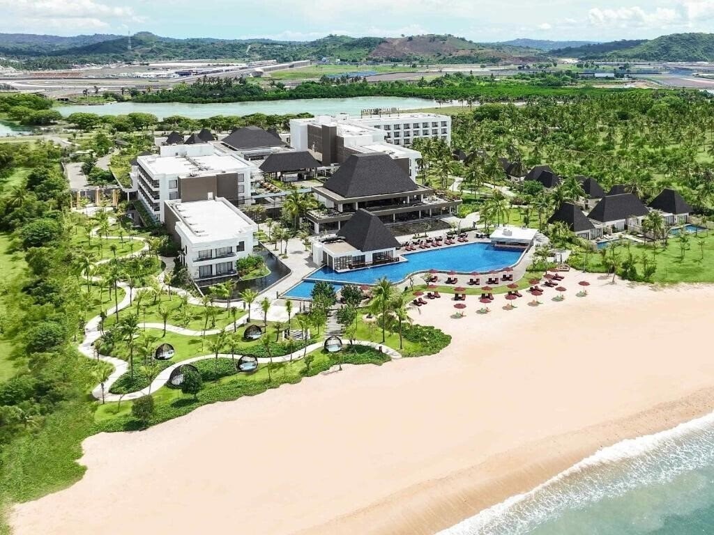 Готель Pullman Lombok Mandalika Beach Resort 5*