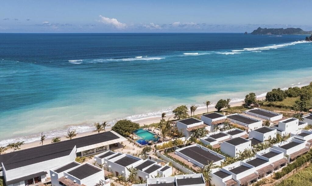 Готель Amber Lombok Beach Resort 4*