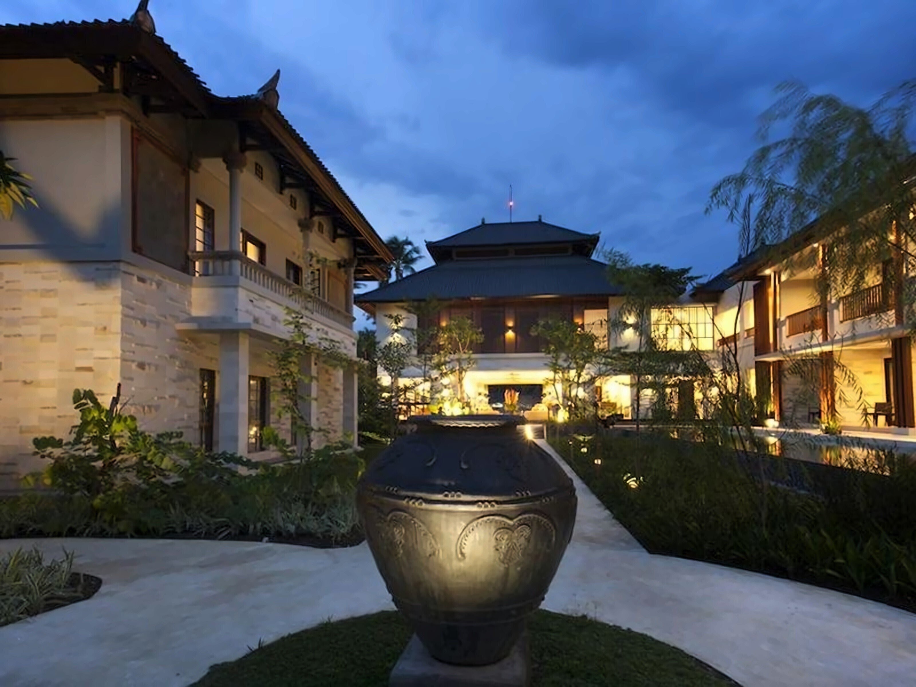 Отель Grand Whiz Nusa Dua 4*