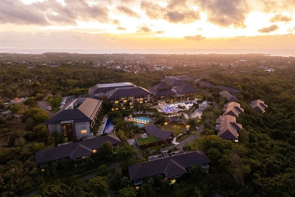 Готель Renaissance Bali Nusa Dua Resort 5*