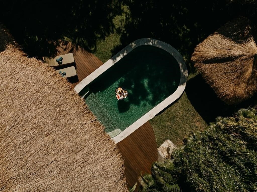 Готель Breezy Point Villas 4*