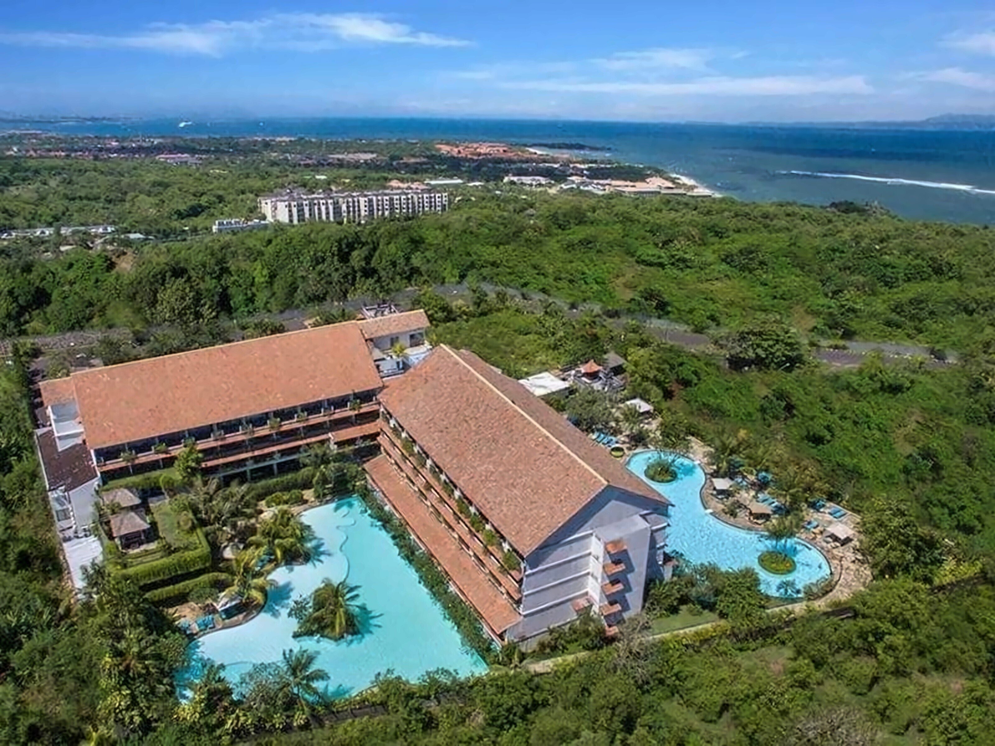 Отель Swiss Belhotel Segara 4*