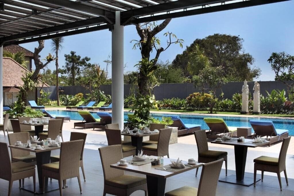 Изображение Hotel Santika Siligita 3*
