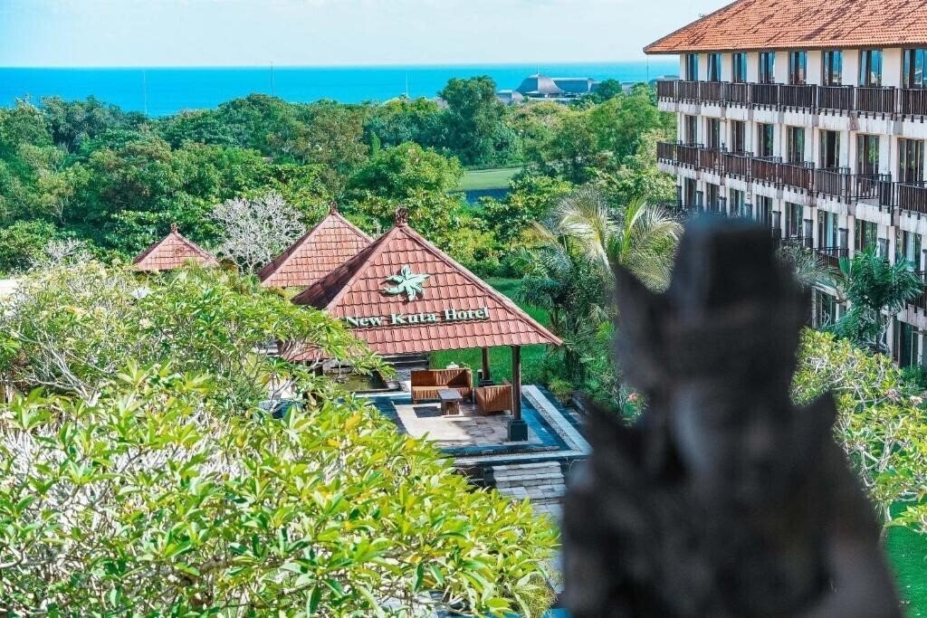 Отель New Kuta Hotel by Lorin 4*