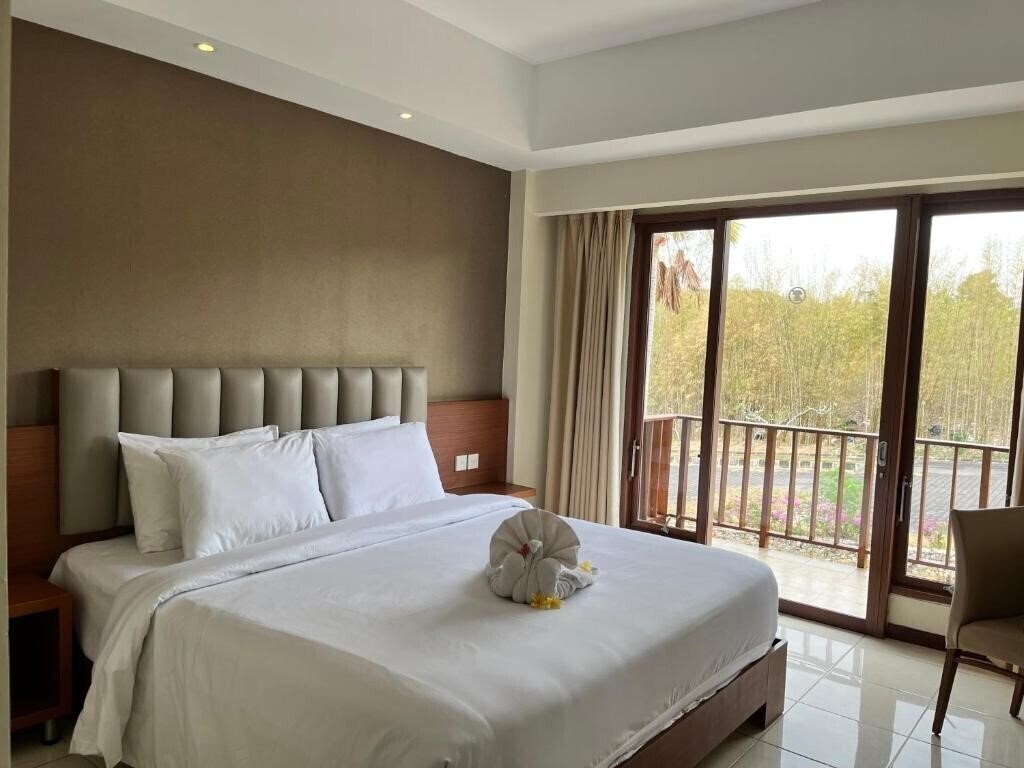 Фото New Kuta Hotel by Lorin 4*