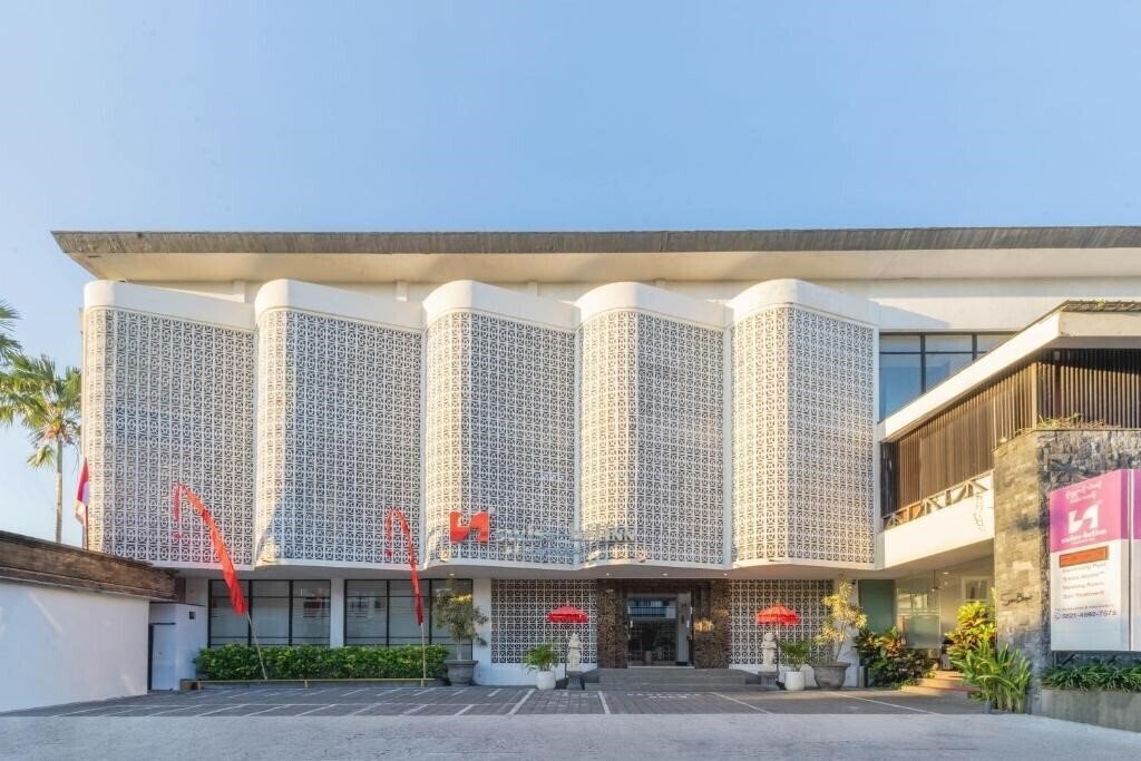 Отель Swiss-Belinn Seminyak 3*
