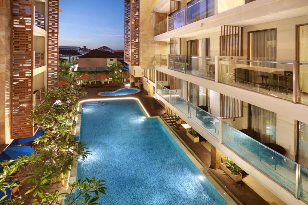 Отель The Harper Hotel Kuta 4*