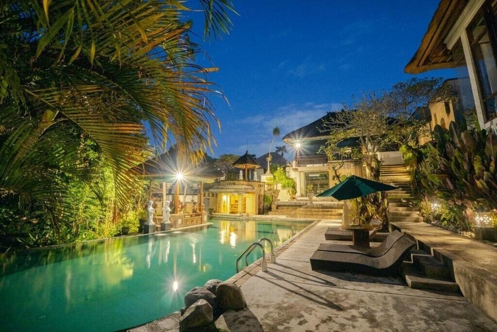 Отель Alam Puri Art Museum & Resort 4*