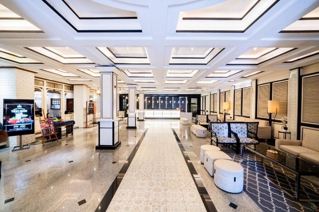 Картинка J Boutique 3*