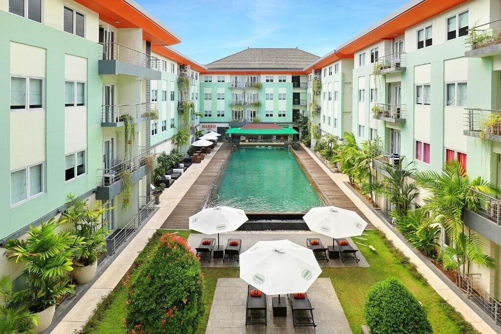 Готель Harris Hotel & Residences Riverview Kuta 4*