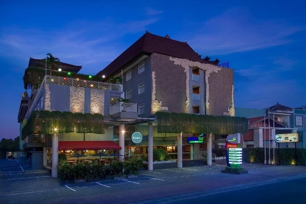Отель PrimeBiz Hotel Kuta 2*