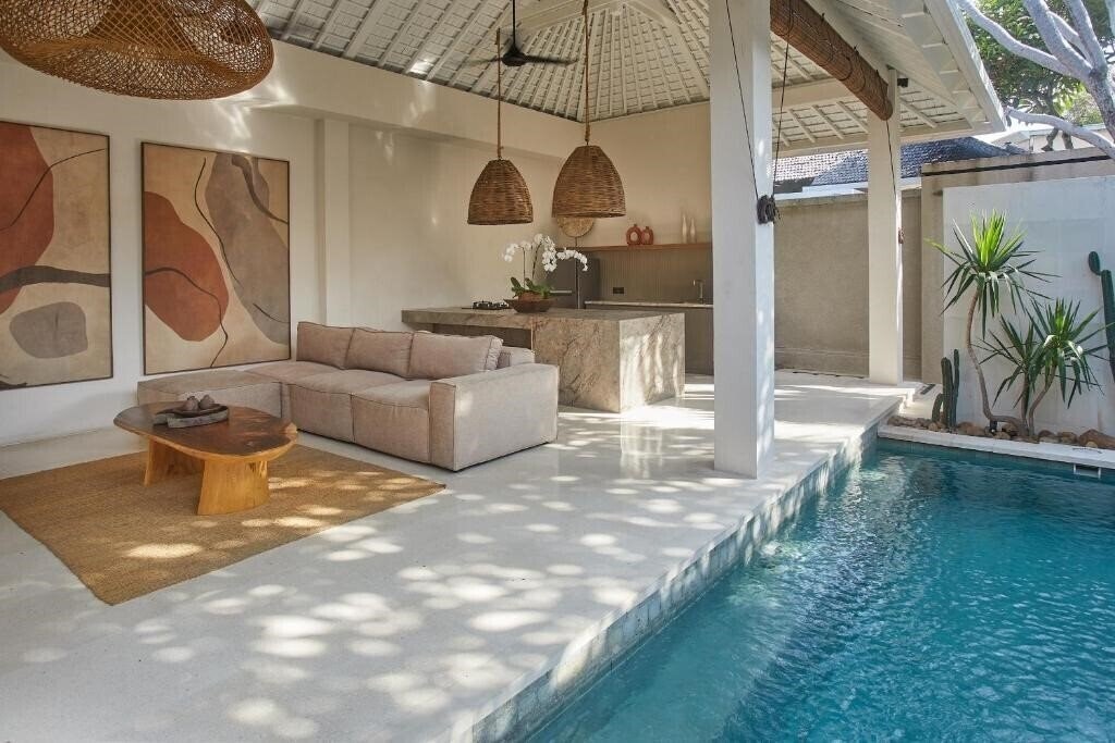 Отель Ahimsa Beach Jimbaran 5*