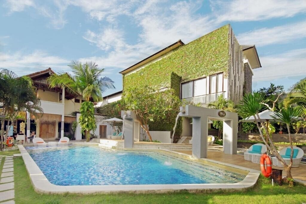 Отель 18 Suite Villa Loft At Kuta 4*