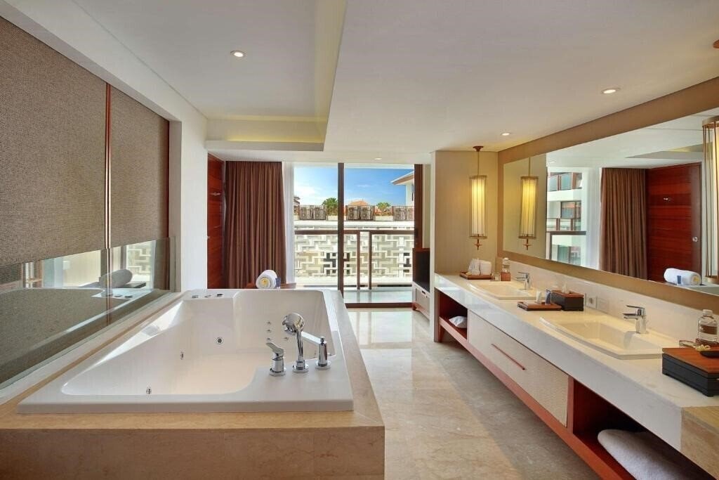 Фото The Bandha Hotel & Suites 5*
